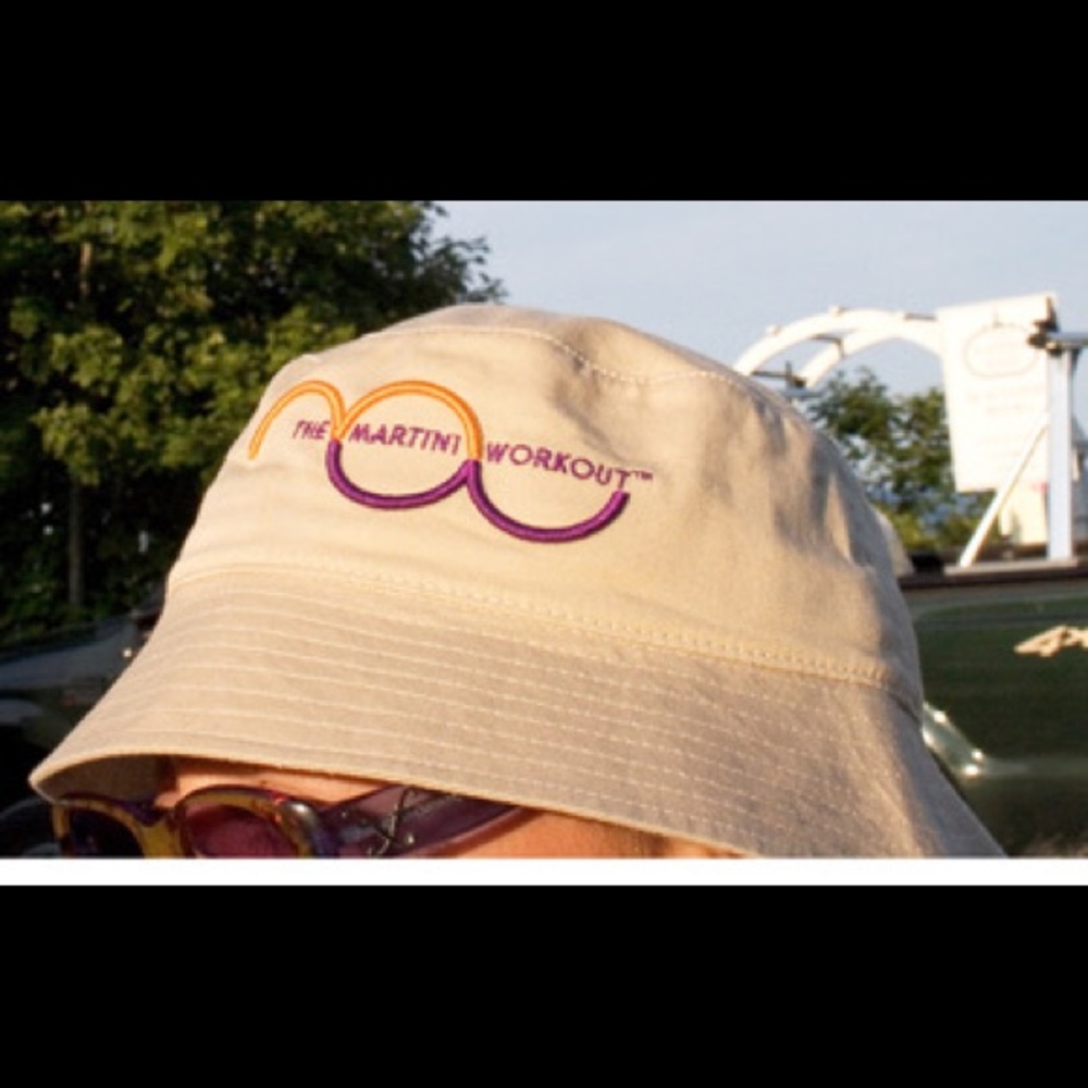 Unisex bucket hat - tan.